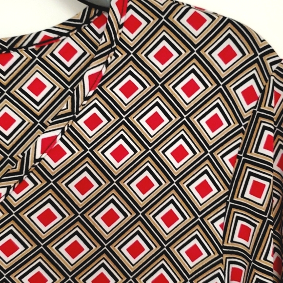 ROZ & ALI Abstract square print zip front Large turned up button sleeve top - Picture 2 of 7